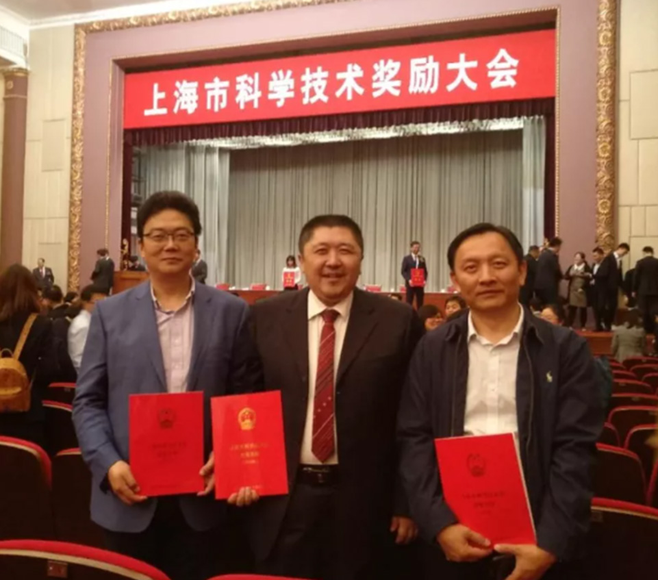 上海英亚体育化工新材料有限公司荣获2018年上海市技术发明奖二等奖
